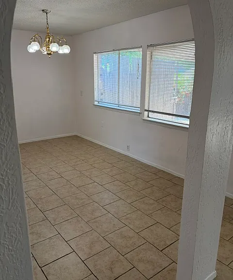 2524 Catalina Way — Photo 13