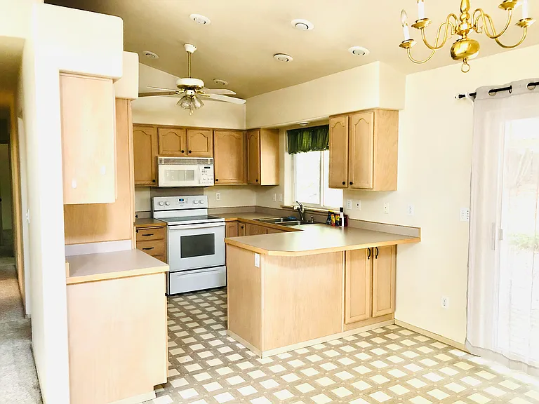 965 Stefany Ln — Photo 7