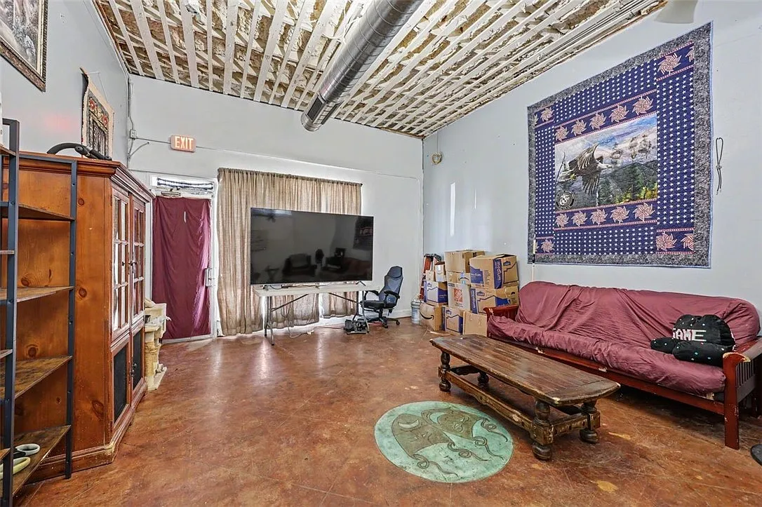 1 bed, 1.0 bath, 5822 sqft, $1,100 — Photo 2