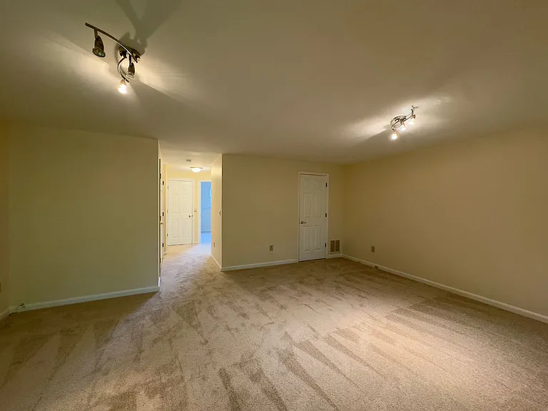53 Cedarwood Cir — Photo 11