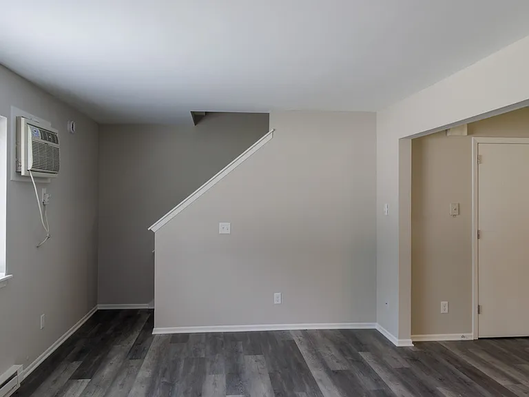 2103 Green Tree Rd #4 — Photo 8