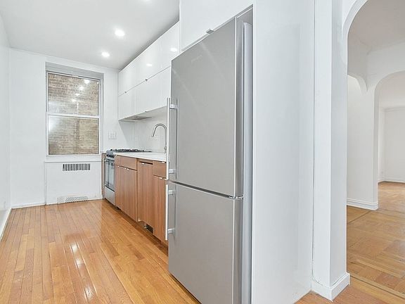 3rd image of 4300 Broadway APT 3J