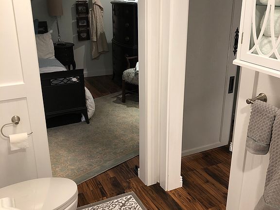 Basement en suite bathroom