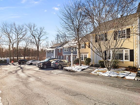 3rd image of 27 Boylston Ln #27