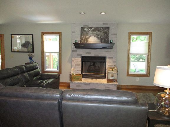 5th image of 579 Thornberry Ct
