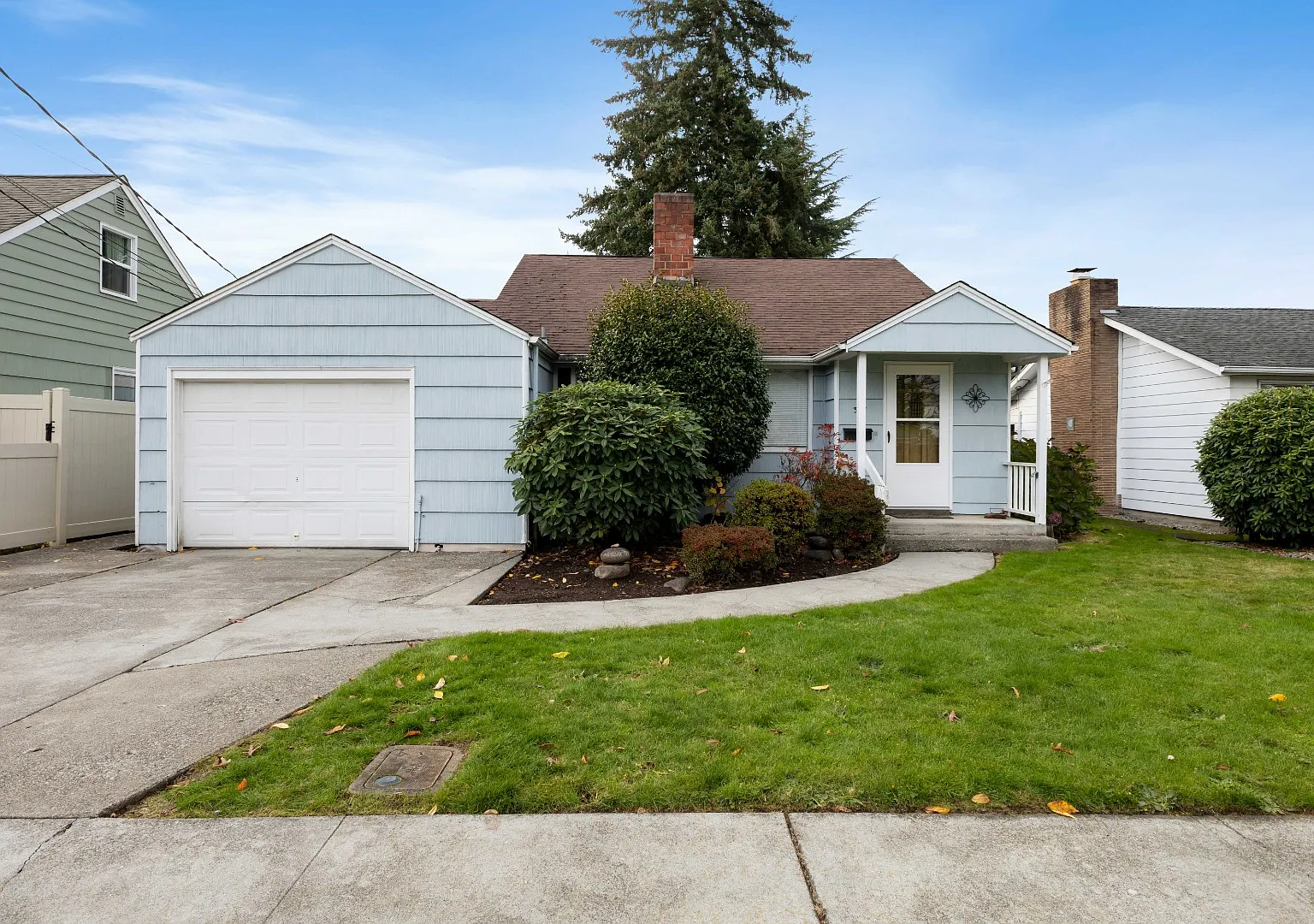 Charming 3BR Home with Private Yard in Puyallup — Photo 1