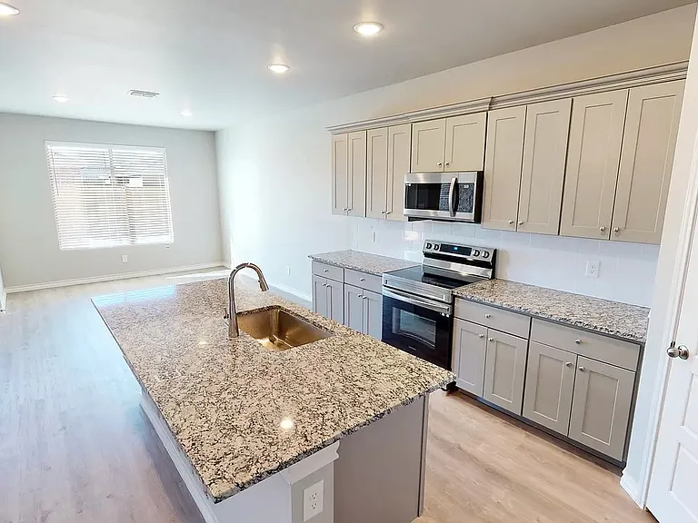 5803 Waverly Ave — Photo 11