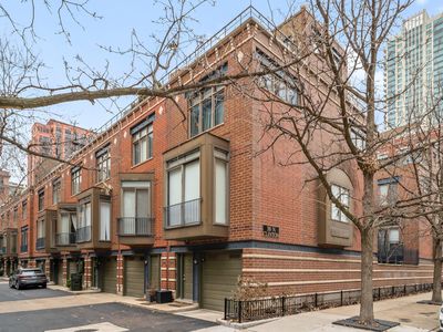 310 N Clinton St APT E, Chicago, IL, 60661