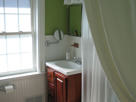 2nd Floor Bath