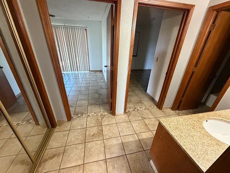 1576 E Beverly Hills Ave #4 — Photo 2
