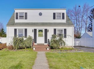 31 Pacific St, Edison, NJ 08817