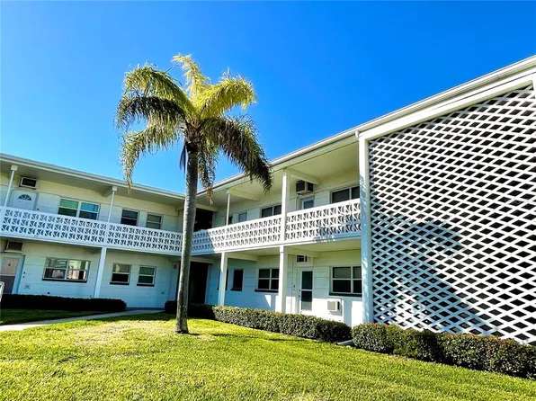 7050 Sunset Way APT 19, Saint Pete Beach, FL 33706