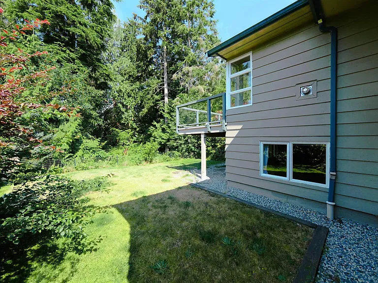 3775 Emerald Dr — Photo 5