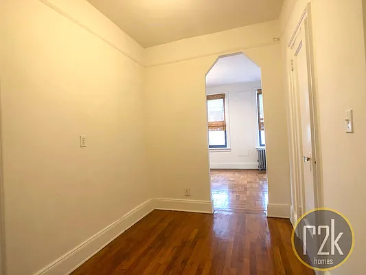 Rented by Realty 2000 Corp | media 29