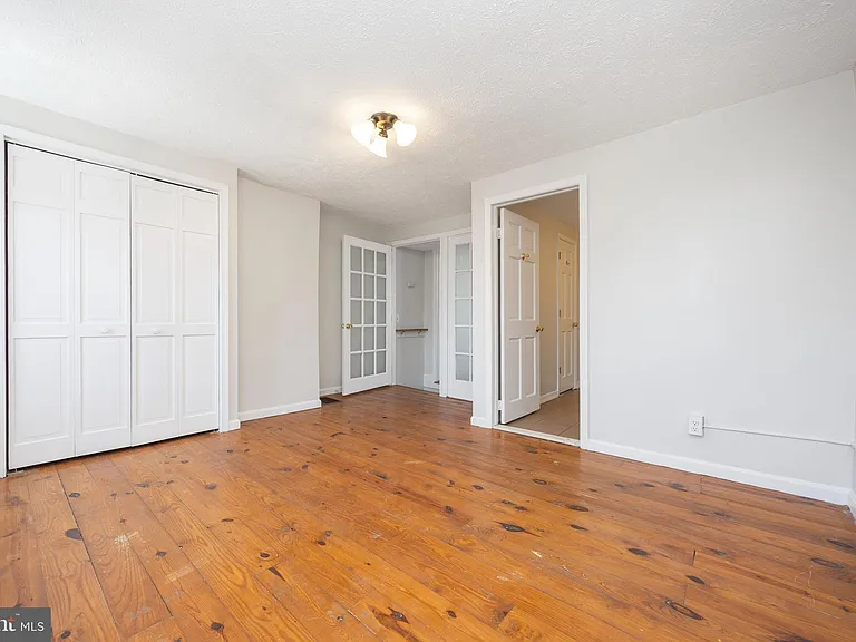 206 E Cross St — Photo 21