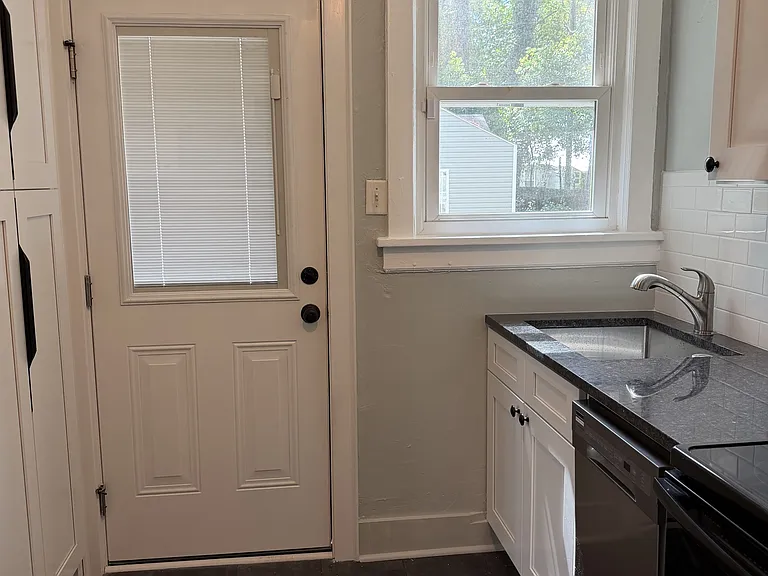 114 Palm Ave — Photo 3