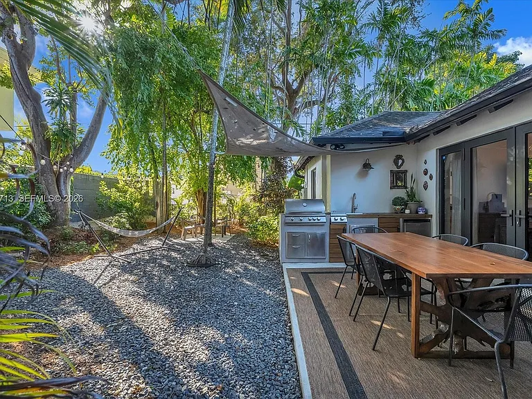 8225 NE 8th Ct — Photo 31