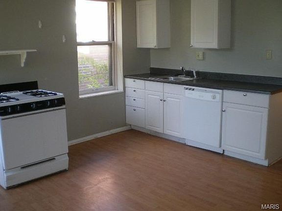 3rd image of 4562 Loughborough Ave