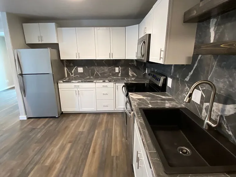 921 Walker Ave — Photo 2