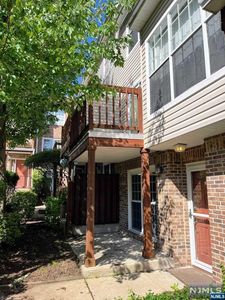 344 Village Ct, Fort Lee, NJ, 07024