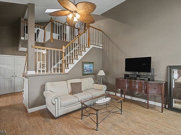 4th image of 20 Crestmont Road