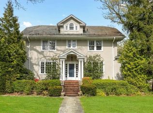 16 Pryer Pl, New Rochelle, NY 10804