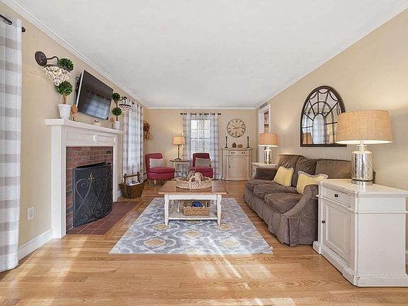 3rd image of 150 Plymouth Ave