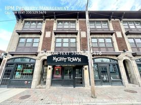 12381 Cedar Rd, Cleveland, OH