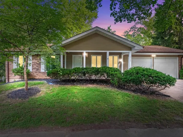 1767 Edgebriar Ln, Saint Louis, MO 63138