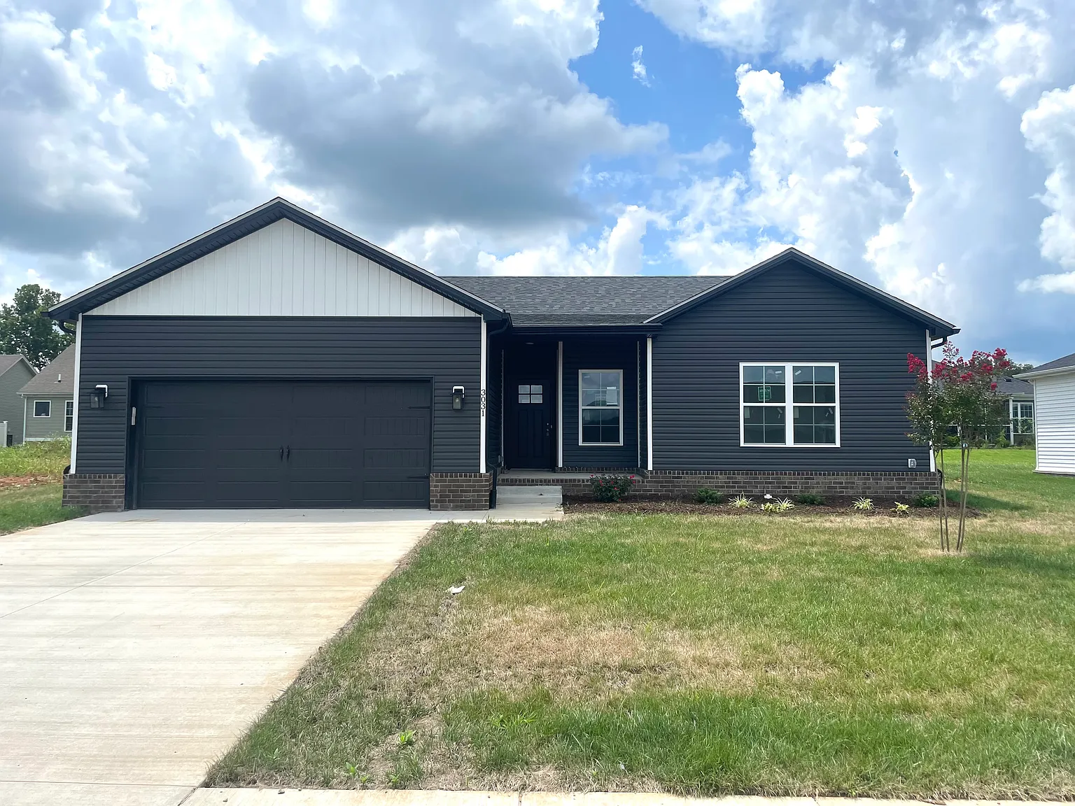4 bed, $2,100 — Photo 1