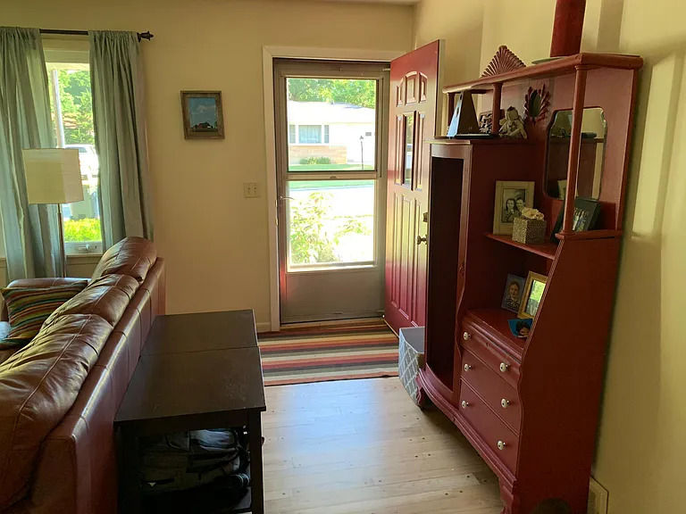 1209 Brookwood Dr — Photo 2