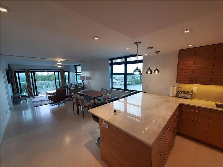 1401 N Riverside Dr #807 — Photo 17