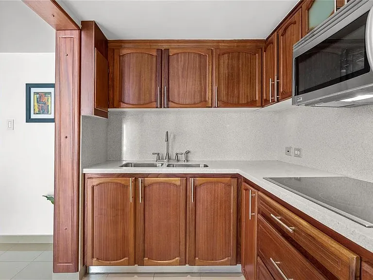 14 Calle Marseilles #3D — Photo 6