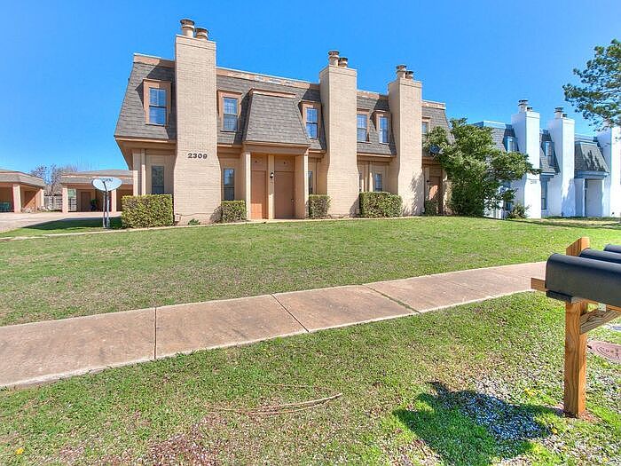 1st image of 2309 Beaumont Dr #B