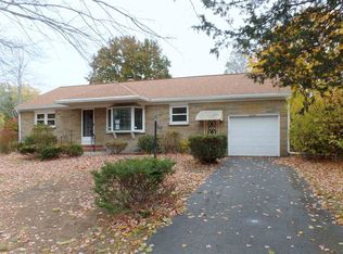 14 Robinhood Rd, Albany, NY 12203