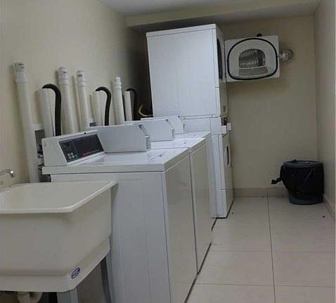 5th image of 325 E Broadway APT E1