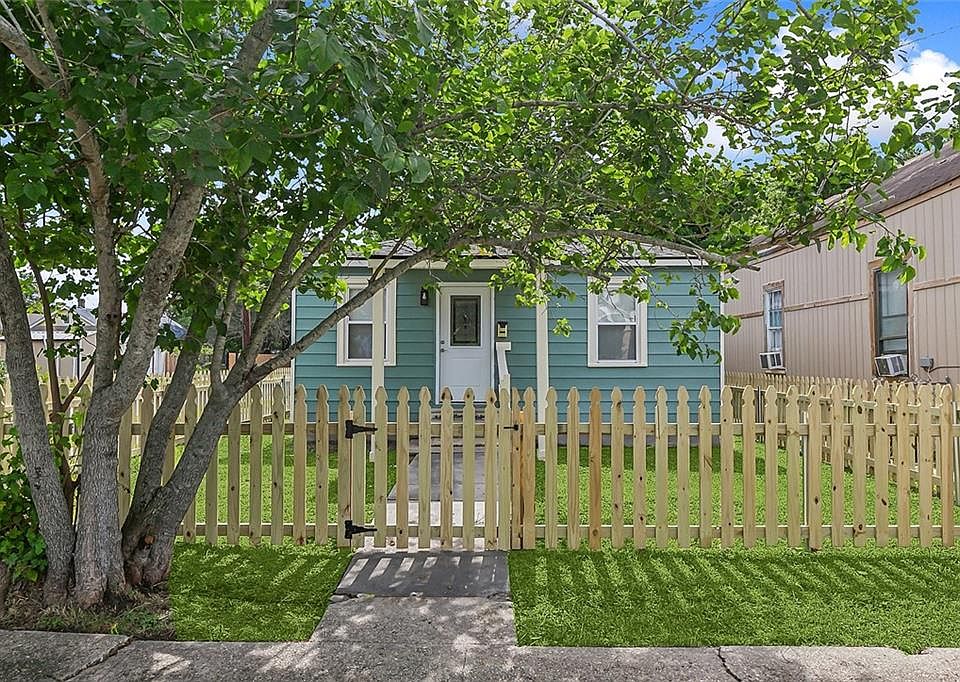 1st image of 800 Whitney Ave