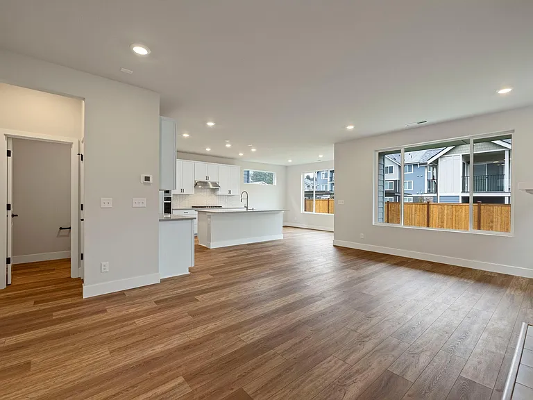 5388 Century Pl NE — Photo 8