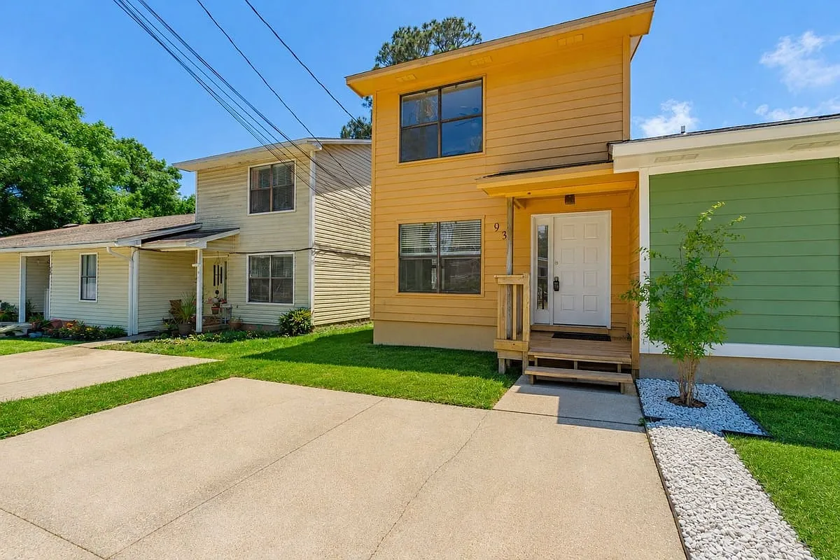 93 Harris Road — Photo 1