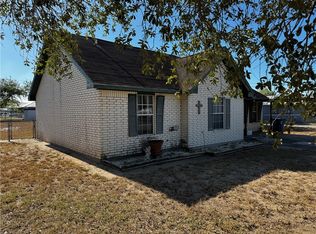 1800 Hackberry St, Three Rivers, TX 78071