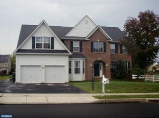 1040 Creekview Dr, Pennsburg, PA 18073