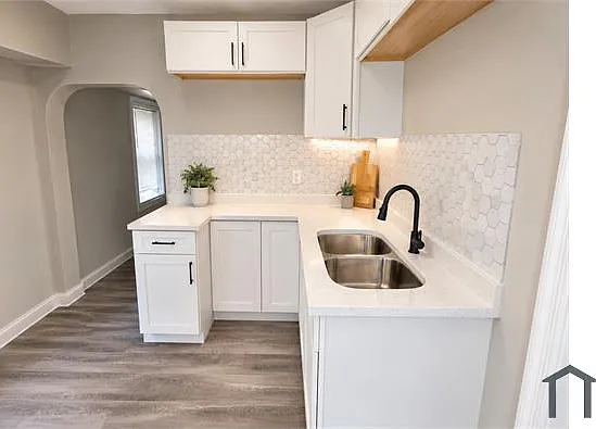 2626 Brookside Ave — Photo 4