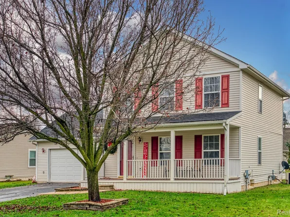 692 Jessica Cir, Fowlerville, MI 48836