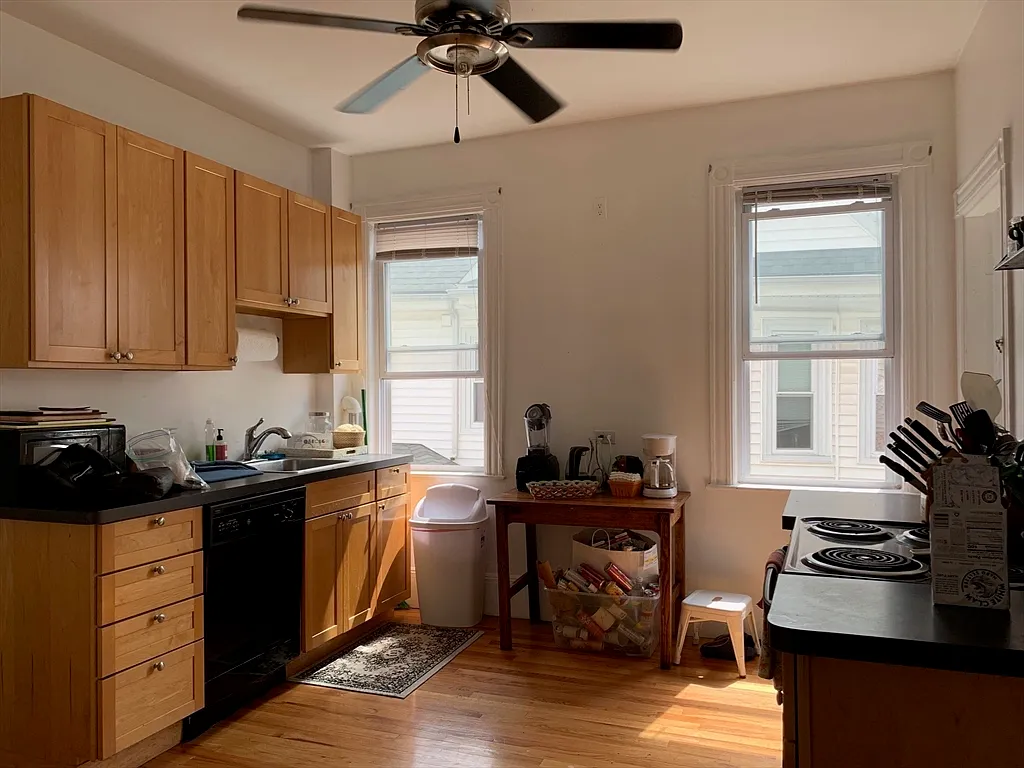 4 bed, 2.0 bath, 1800 sqft, $4,250 — Photo 3