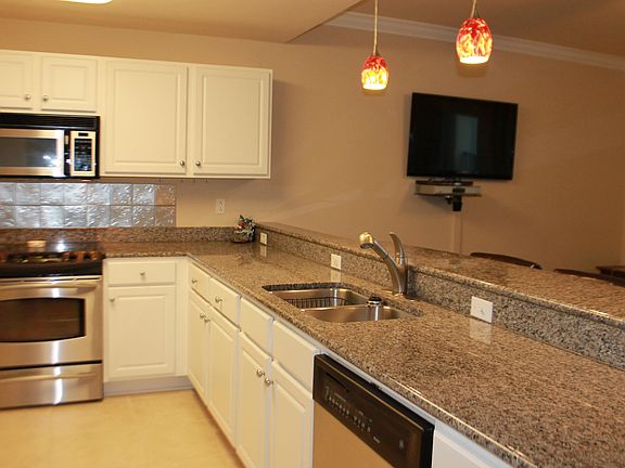 4th image of 1732 W County Highway 30a #302