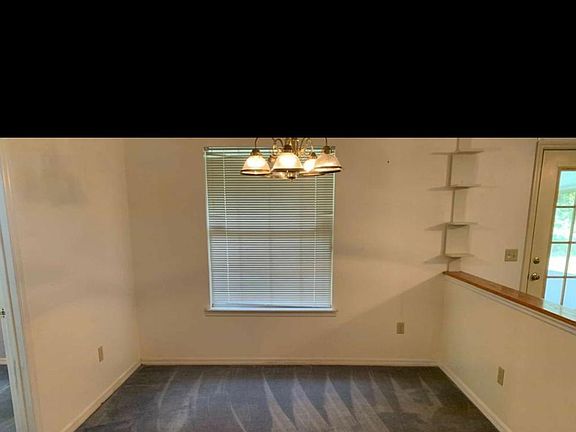 4th image of 573 SE Sunflower Pl