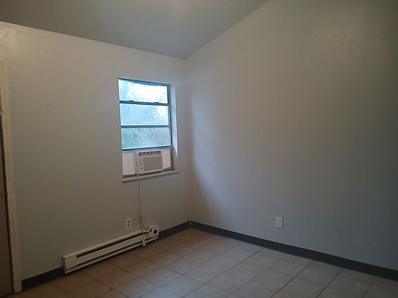 4th image of 102 Gregory Dr APT 4