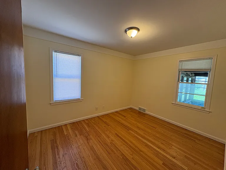 1726 Moran Ave — Photo 13