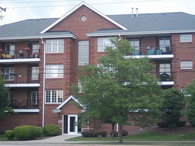 1st image of 17935 Oak Park Ave Unit 3B