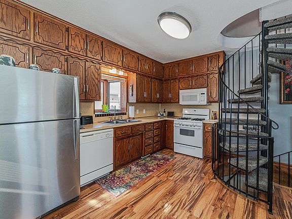 5th image of 111 Columbus Ave N
